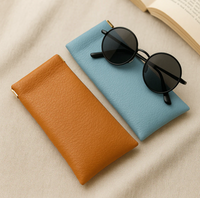 2 Pochettes de voyage en cuir
