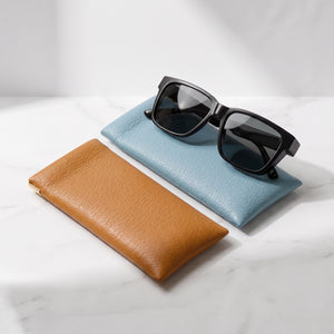 2 Pochettes de voyage en cuir